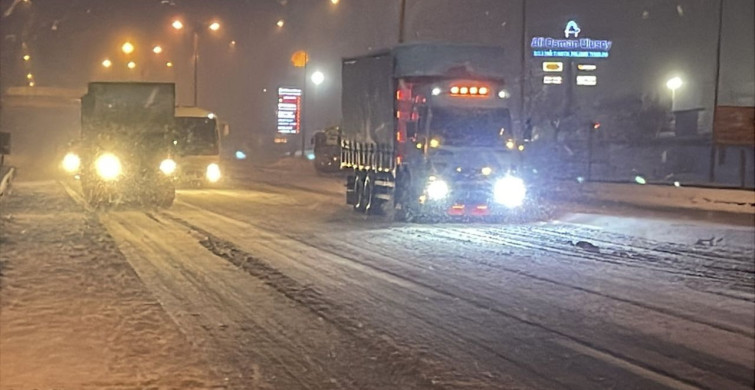 Bolu'da Özel Öğrenciler Karda Kaymanın Keyfini Çıkarıyor