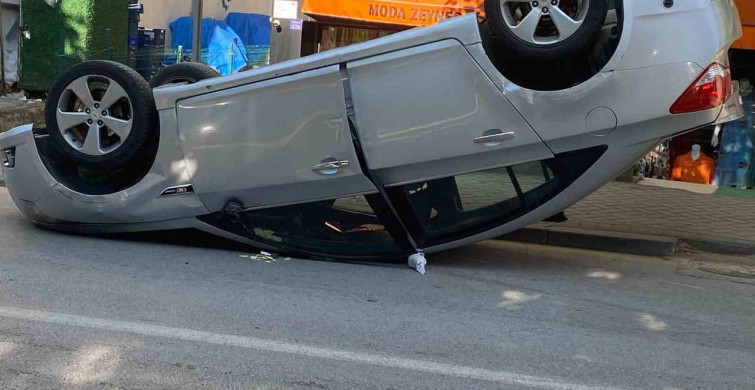 Bolu'da park halindeki cipe çarpan otomobil takla attı: 1 yaralı