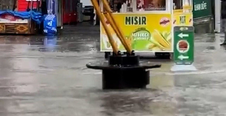 Bolu’da Sağanak Yağışlar Cadde ve Sokakları Su Altında Bıraktı