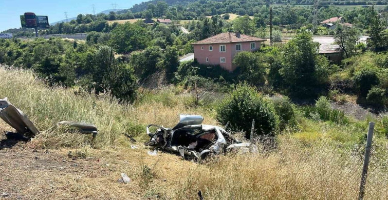 Bolu’da TEM Otoyolu’nda otomobil şarampole devrildi: 1 ölü, 3 yaralı