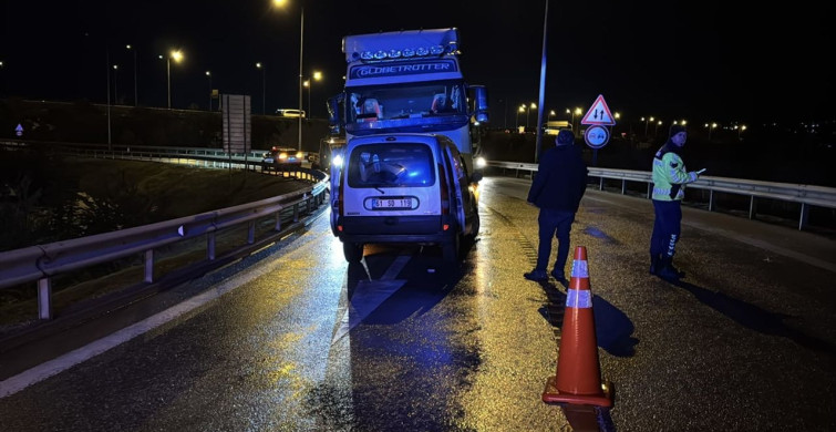 Bolu'da Tır ile Hafif Ticari Araç Çarpıştı: 3 Yaralı
