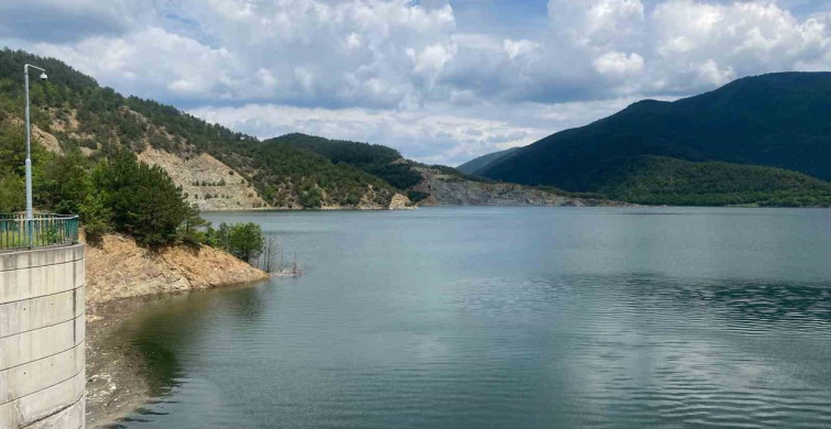 Bolu'daki Köprübaşı Barajı'nda Kontrollü Su Tahliyesi Başlatıldı