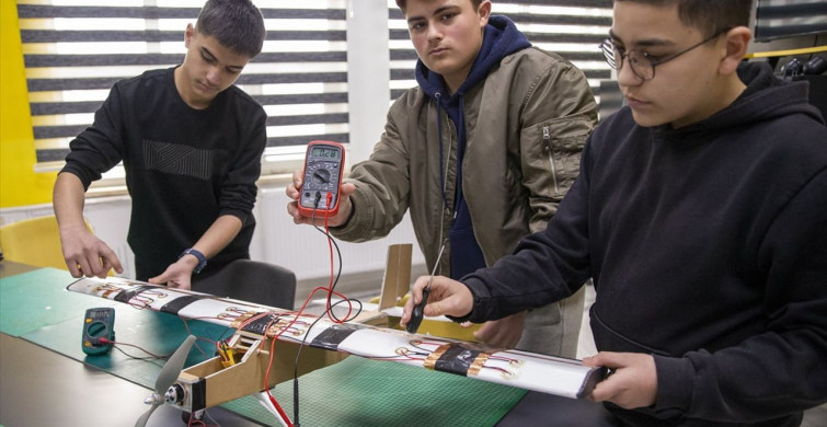 Bolu'daki Öğrenciler Hava Araçlarında Elektrik Üretimini Sağlıyor