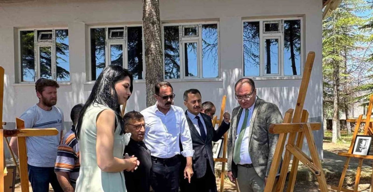 Bolvadin Alparslan ortaokulu'nda sergi açılışı büyük ilgi gördü
