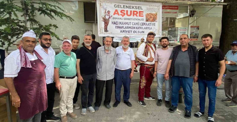 Bolvadin'de imece usulü aşure dağıtımı gerçekleşti