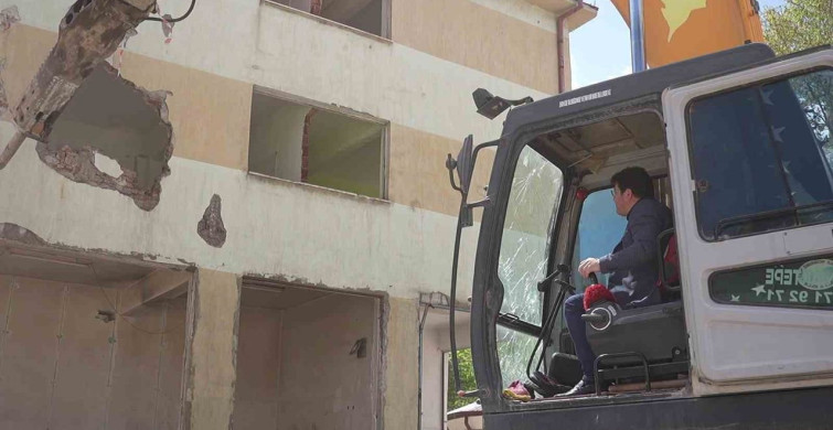 Bolvadin'de Kentsel Dönüşüm Yıkım Çalışmaları Başladı