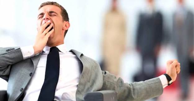 Boş Oturmaktan Sıkılan Personel Şirketi Şikayet Etti! Davayı Kazanıp Tazminat Aldı