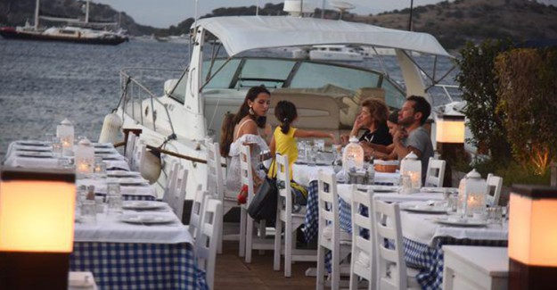 Boşanan Çift Ece ve Ozan Doğulu Bodrum Tatilinde