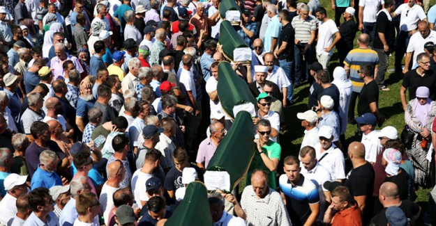 Bosna Savaşı'nın 86 Kurbanı Seneler Sonra Toprağa Verildi