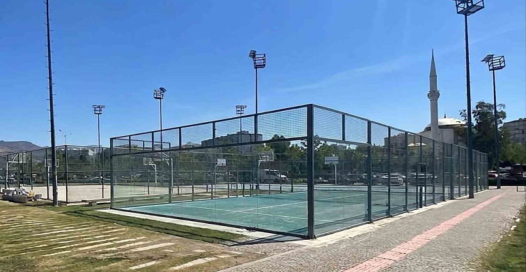 Bostanlı Sahili'nde Yeni Padel Kortları Açılıyor