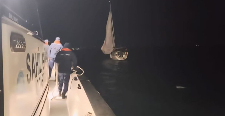 Bozcaada Açıklarında Yelkenli Kurtarıldı