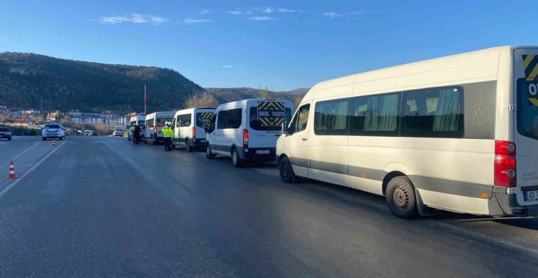 Bozkır'da Okul Servislerine Güvenlik Denetimi