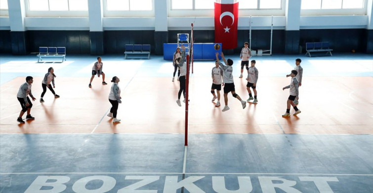 Bozkurt'un Genç Voleybolcuları Türkiye Şampiyonluğu İçin Hazırlanıyor