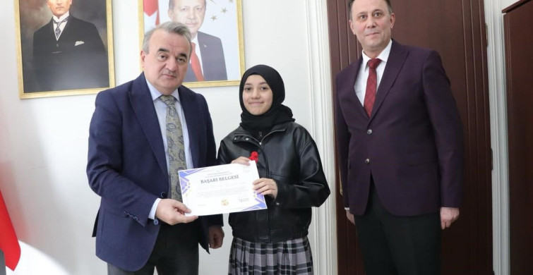 Bozüyük'te Bölge Birincisi Öğrenciye Kaymakamdan Tebrik Ziyareti