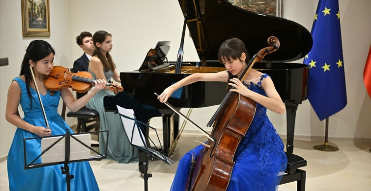 Brüksel'de Genç Yeteneklerin Yıl Sonu Konseri Düzenlendi