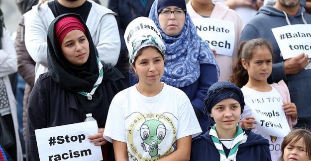 Brüksel'de Irkçılık Karşıtı Gösteri Düzenlendi