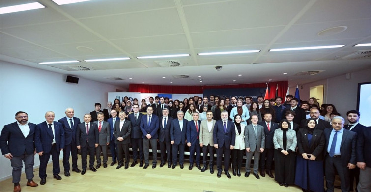 Brüksel'de Türk Öğrenciler Geleceğin Liderleriyle Buluştu