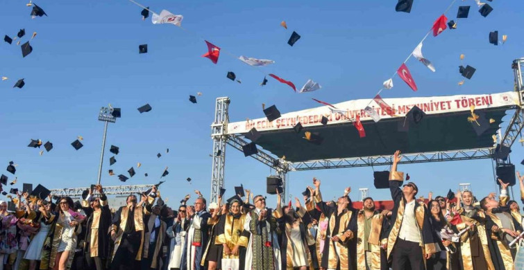 BŞEÜ’de mezuniyet coşkusu
