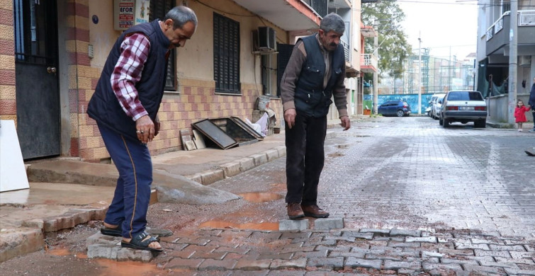Buca'da Mahalle Sakinleri Kendi Yolunu Onardı