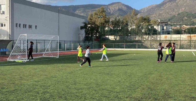 Buharkent'te uyuşturucuyla mücadeleye futbol desteği