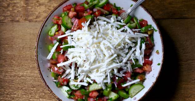 Bulgar Salatası Shopska Nasıl Yapılır?