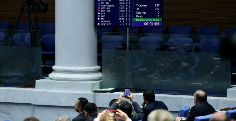 Bulgaristan'da Başbakan Jelyazkov'un Hükümeti İstifa Etti