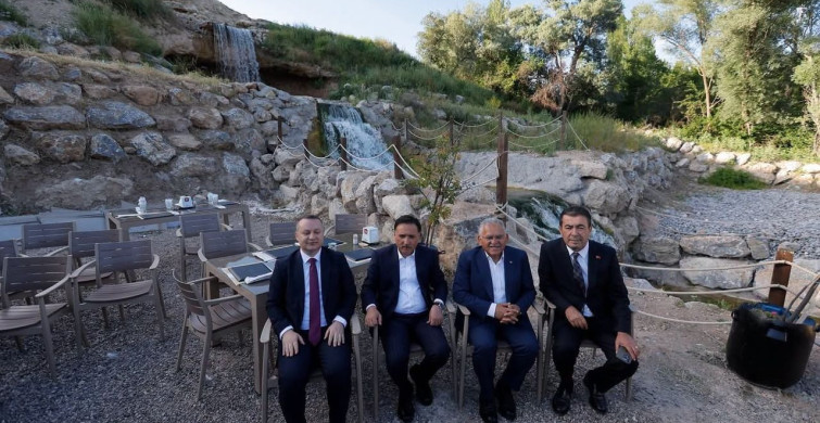Bünyan’da tarihi değirmen restoran olarak açıldı