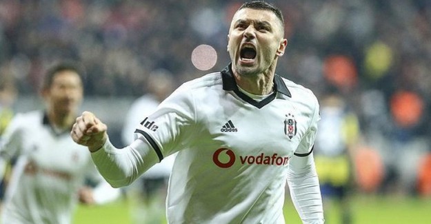 Burak Yılmaz, Beşiktaş'ın Instagram Canlı Yayınında!