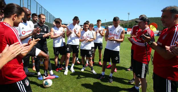 Burak Yılmaz Beşiktaş’tan Ayrıldı! Takım Arkadaşlarıyla Vedalaştı