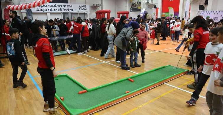 Burak Yılmaz, 'Çocuklar Durmasın' Etkinliğinde Miniklerle Bir Araya Geldi