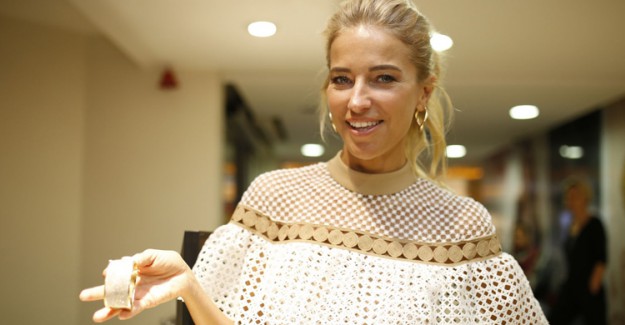 Burcu Esmersoy, Berk Suyabatmaz İle Nikah Masasına Oturdu