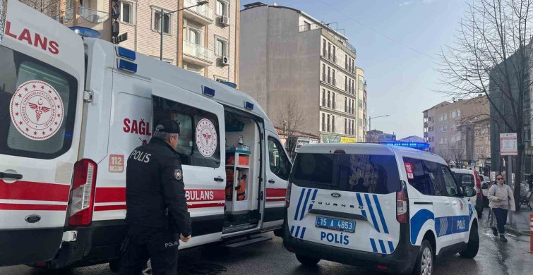 Burdur'da Elektrikli Bisiklet ve Otomobil Çarpıştı