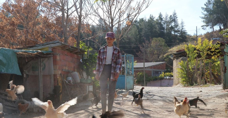 Burdur'da Genç Çiftçi Kızın Babasına Destek Olma Hikayesi