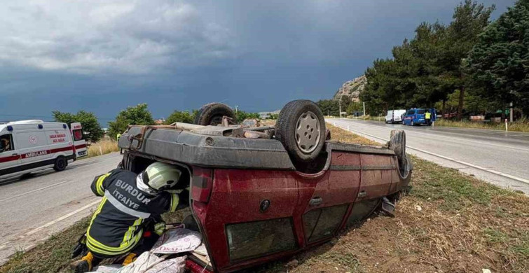 Burdur'da otomobil takla attı: 2 kişi yaralandı
