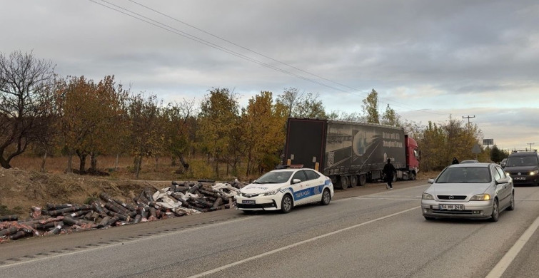 Burdur'da Otomobil-Tır Çarpışması: Öğretim Görevlisi Hayatını Kaybetti