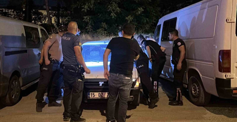 Burdur’da park halinde hareketsiz bulunan genç hastanede hayatını kaybetti