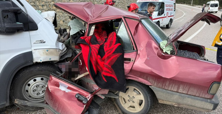 Burdur'da Trafik Kazası: 2 Ölü, 4 Yaralı