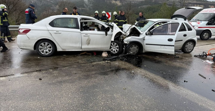 Burdur'da Trafik Kazası: 7 Ölü, 5 Yaralı