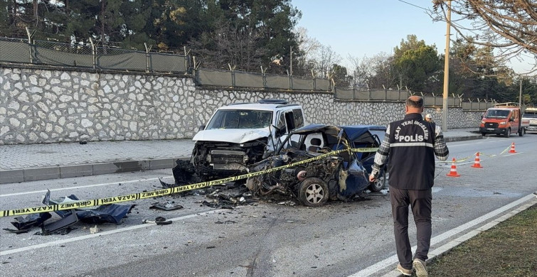 Burdur'da Trafik Kazası: İki Ölü, Üç Yaralı