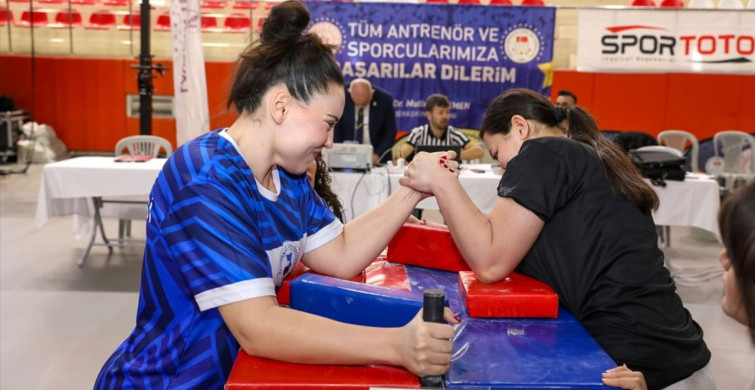 Burdur'da Üniversiteler Arası Bilek Güreşi Türkiye Şampiyonası Başladı