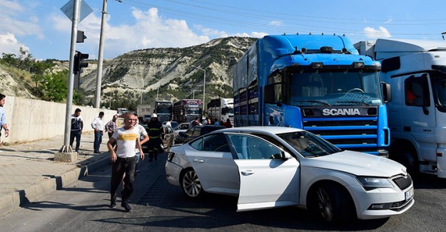 Burdur'da Zincirleme Trafik Kazası : 1 Ölü, 9 Yaralı