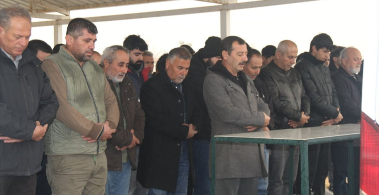 Burdur'daki Trafik Kazasında Hayatını Kaybeden Anne ve Oğlu Antalya'da Defnedildi