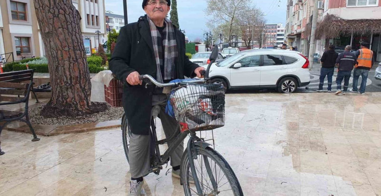 Burhaniye'de 81 Yaşındaki Adamın Bisiklet Tutkusu