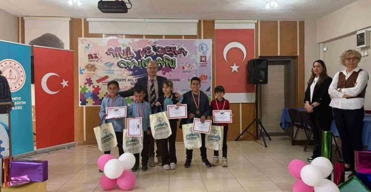 Burhaniye’de Akıl ve Zekâ Oyunları Ödül Töreni