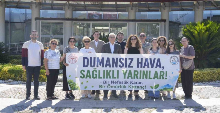 Burhaniye'de bağımlılıkla mücadelede farkındalık afişleri tanıtıldı