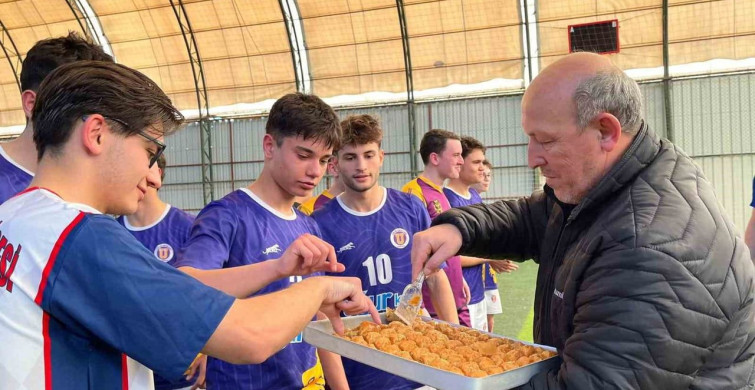 Burhaniye’de Gençlik Futbol Müsabakası Finali Gerçekleşti