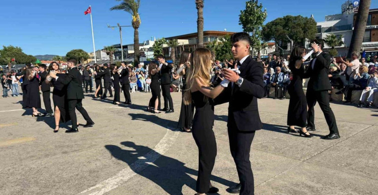 Burhaniye'de Gençlik Haftası Coşkusu