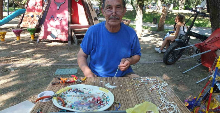 Burhaniye'de inşaat işçisi hediyelik eşya imalatçısı oldu