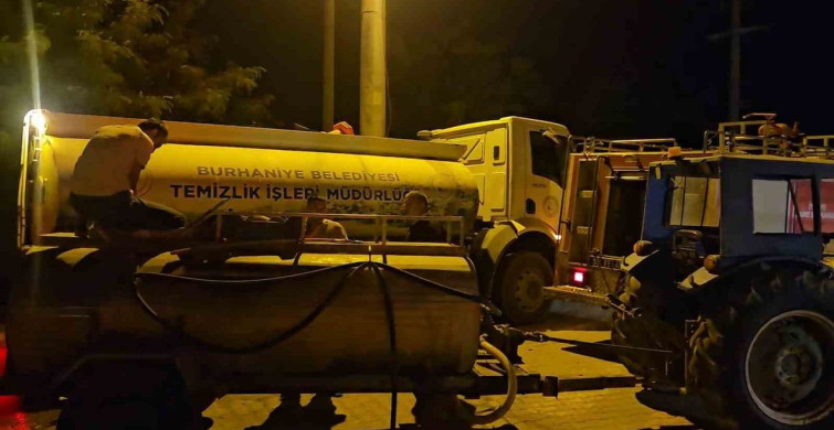 Burhaniye’de örtü yangınına müdahale devam ediyor