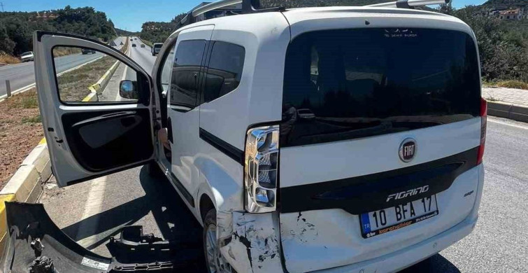 Burhaniye'de otomobiller çarpıştı, yaralanan yok